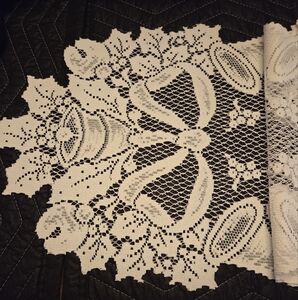 VGUC VTG White Lace Holiday Runner